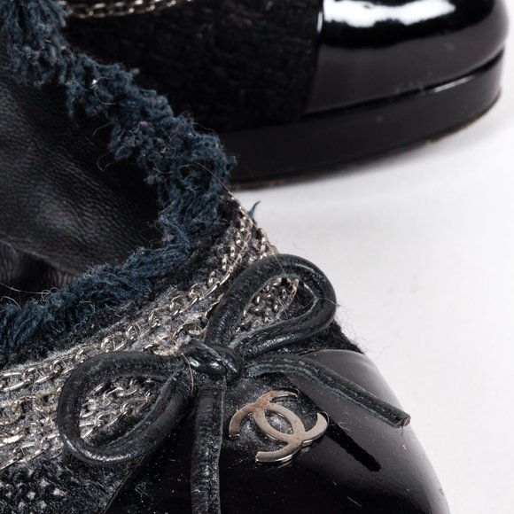 Chanel Tweed Cap-Toe CC Pumps - Picture 7 of 12